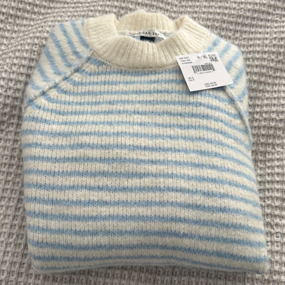 American Eagle Cream and Blue Knit Sweater